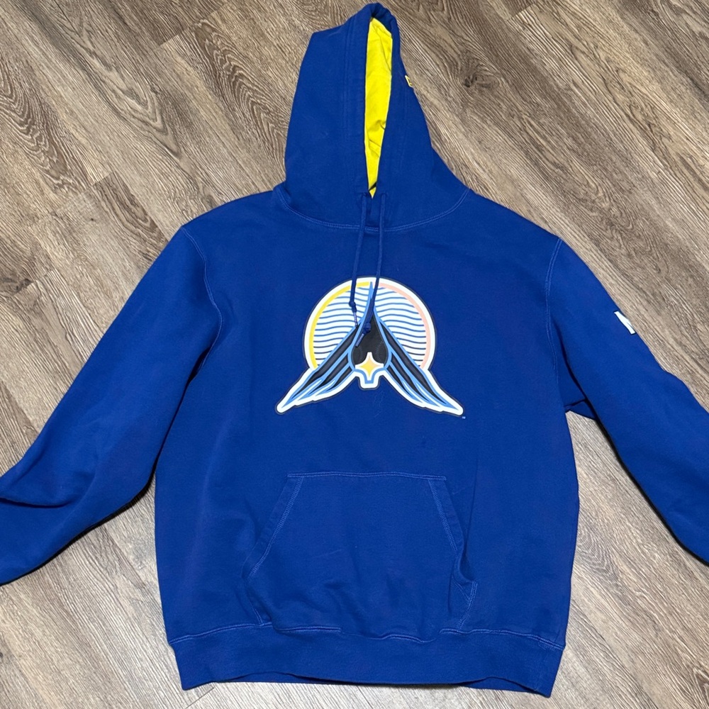 New Era Blue Minnesota Twins hoodie with Yellow Lining